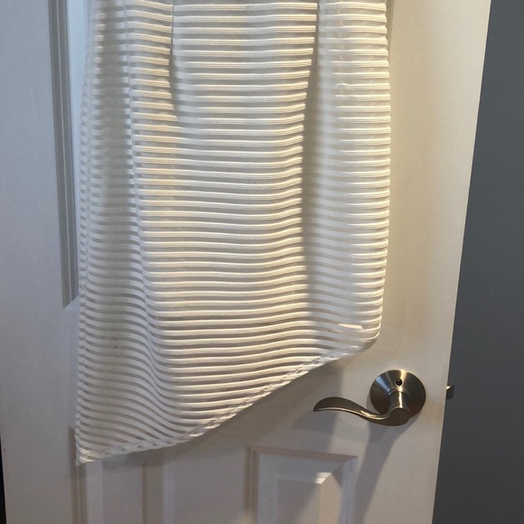 Chic White asymmetrical dress - Picture 2 of 3